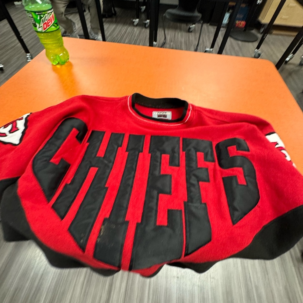 A Taylor swift worn 90$ Kansas City cheifs sweatshirt